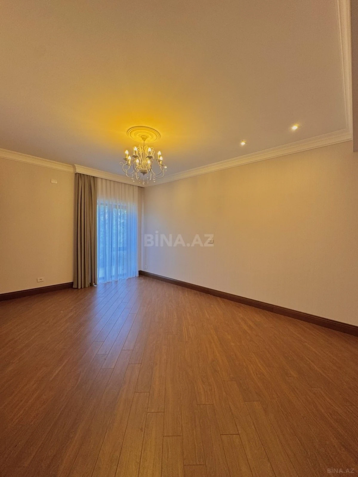 Satılır 6 otaqlı həyət evi 350 m²
