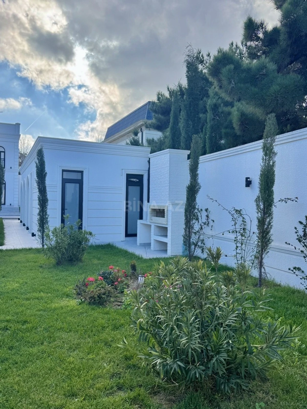 Satılır 6 otaqlı həyət evi 350 m²