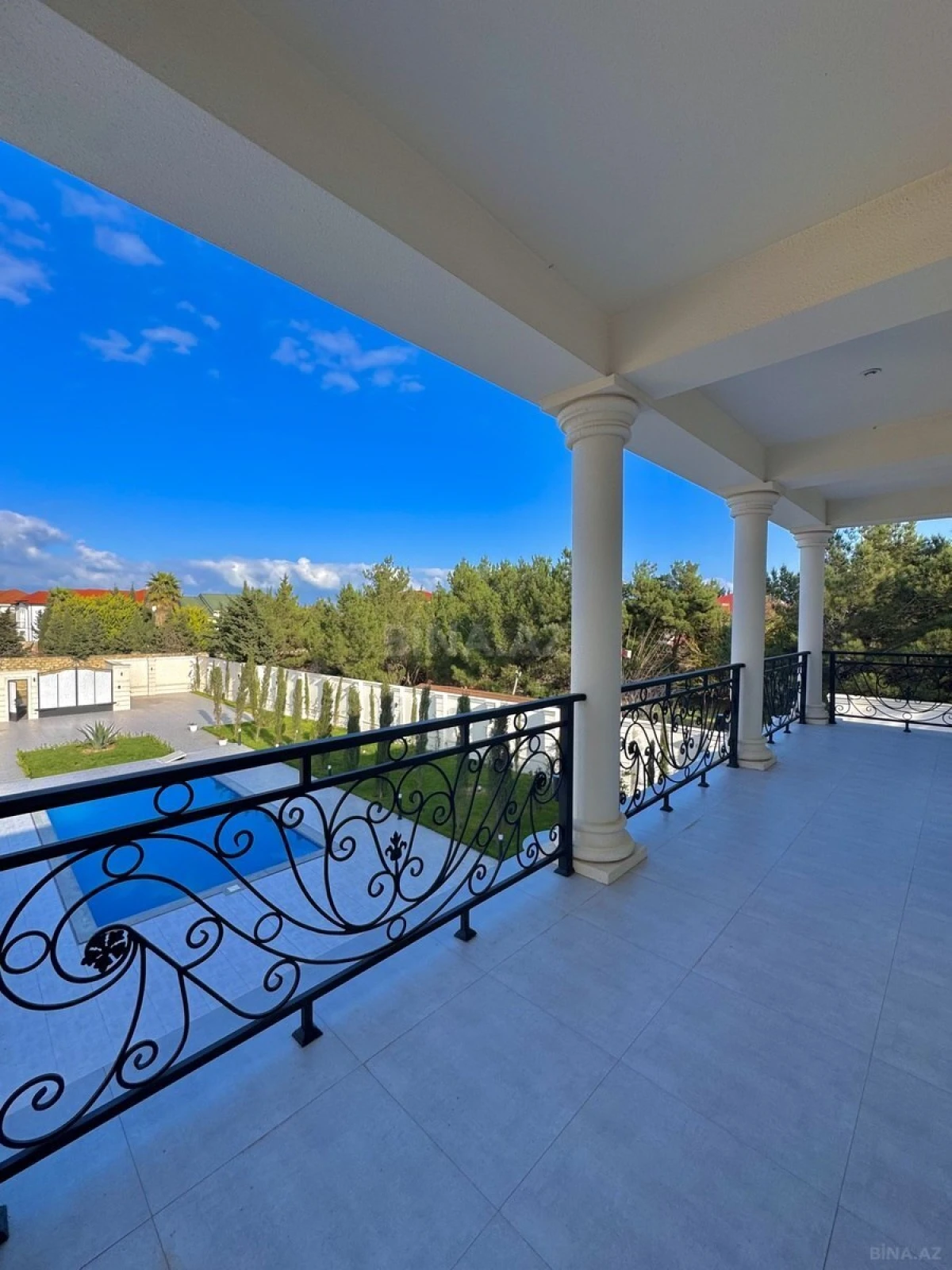 Satılır 6 otaqlı həyət evi 350 m²