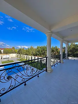 Satılır 6 otaqlı həyət evi 350 m²