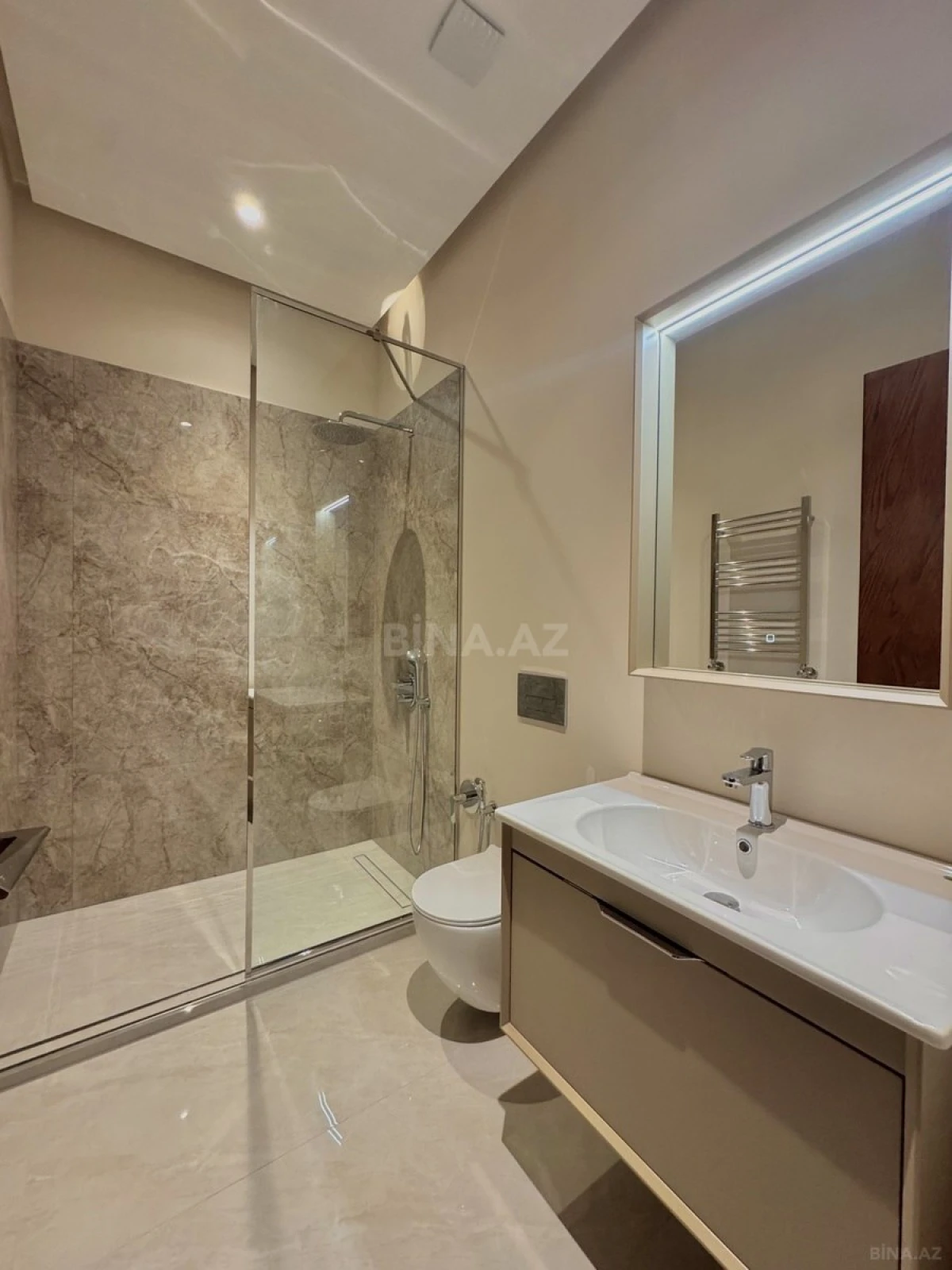 Satılır 6 otaqlı həyət evi 350 m²