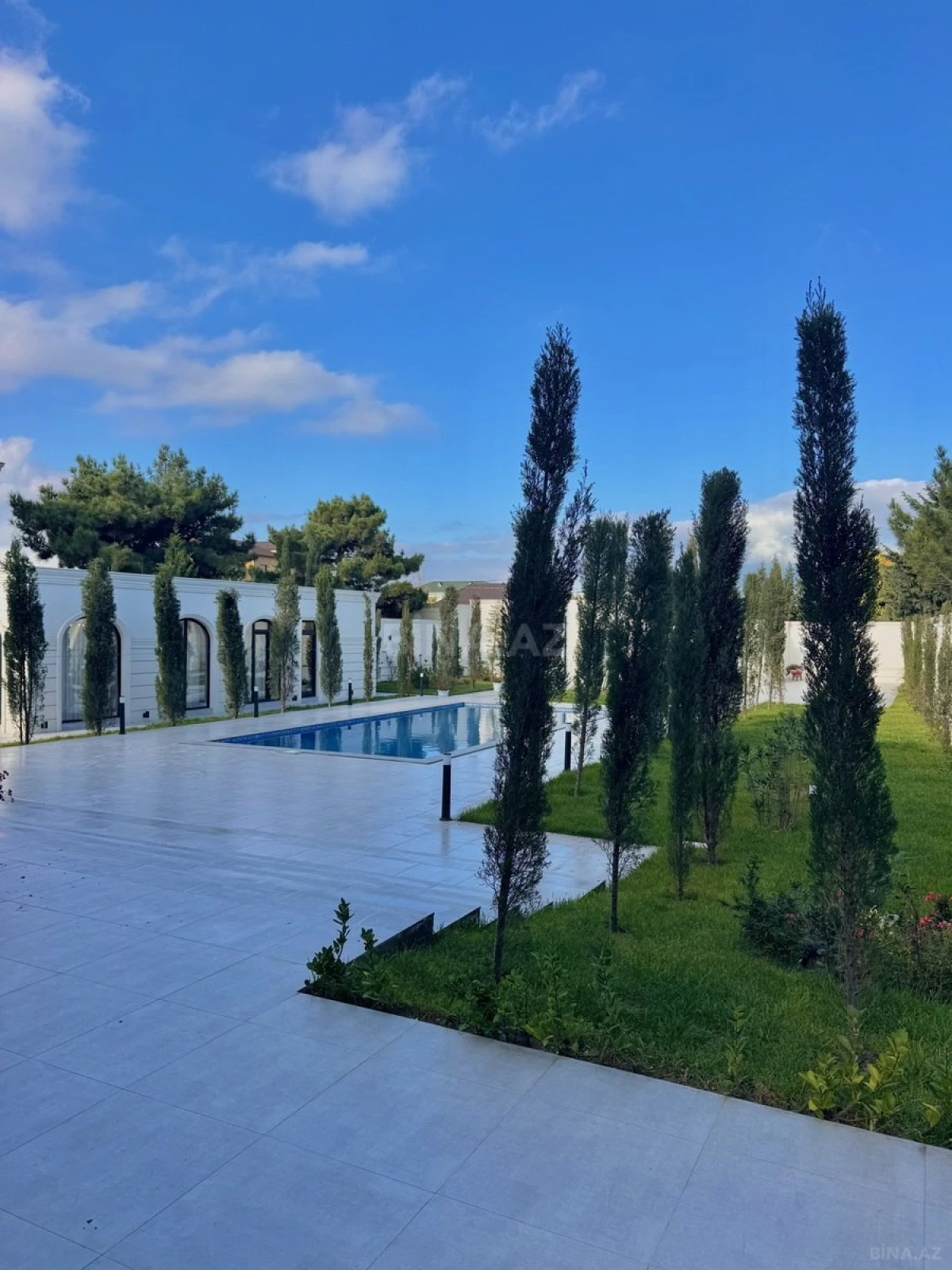 Satılır 6 otaqlı həyət evi 350 m²
