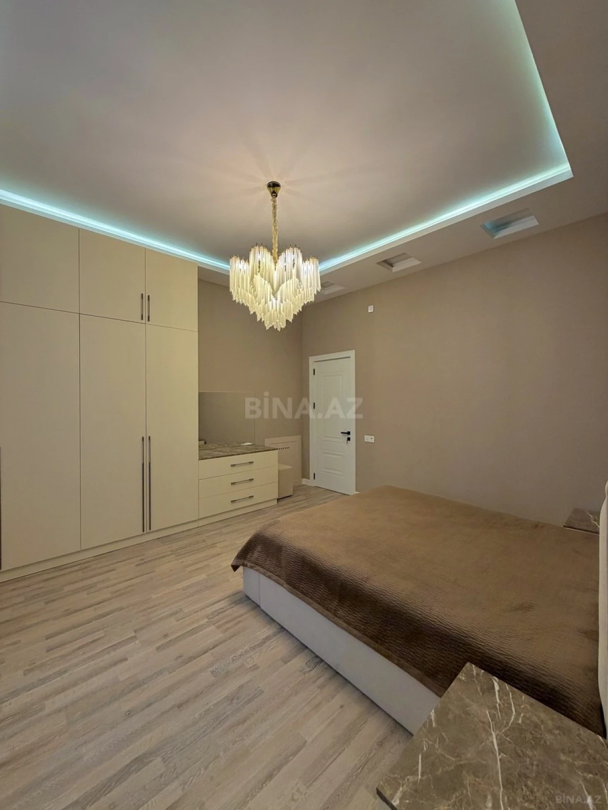 Satılır 4 otaqlı həyət evi 200 m²