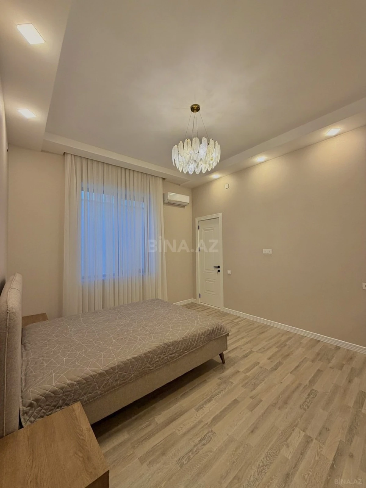 Satılır 4 otaqlı həyət evi 200 m²