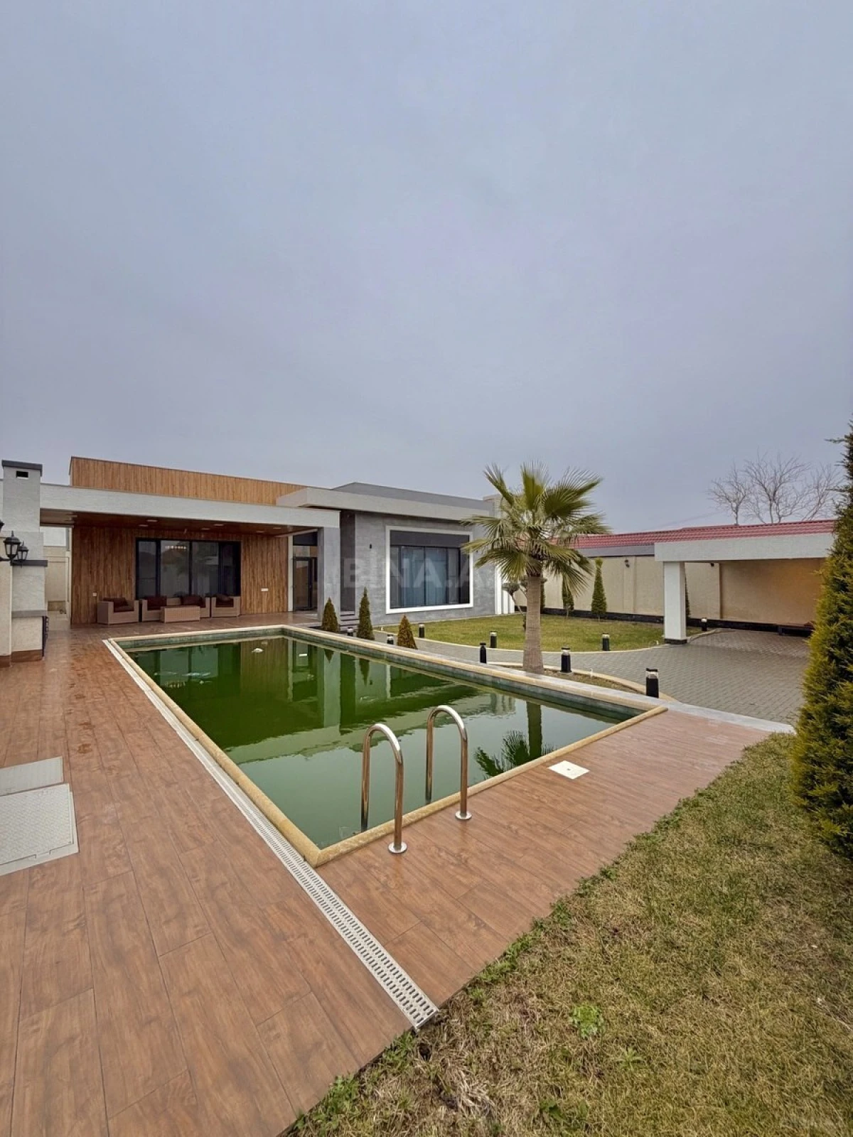 Satılır 4 otaqlı həyət evi 200 m²