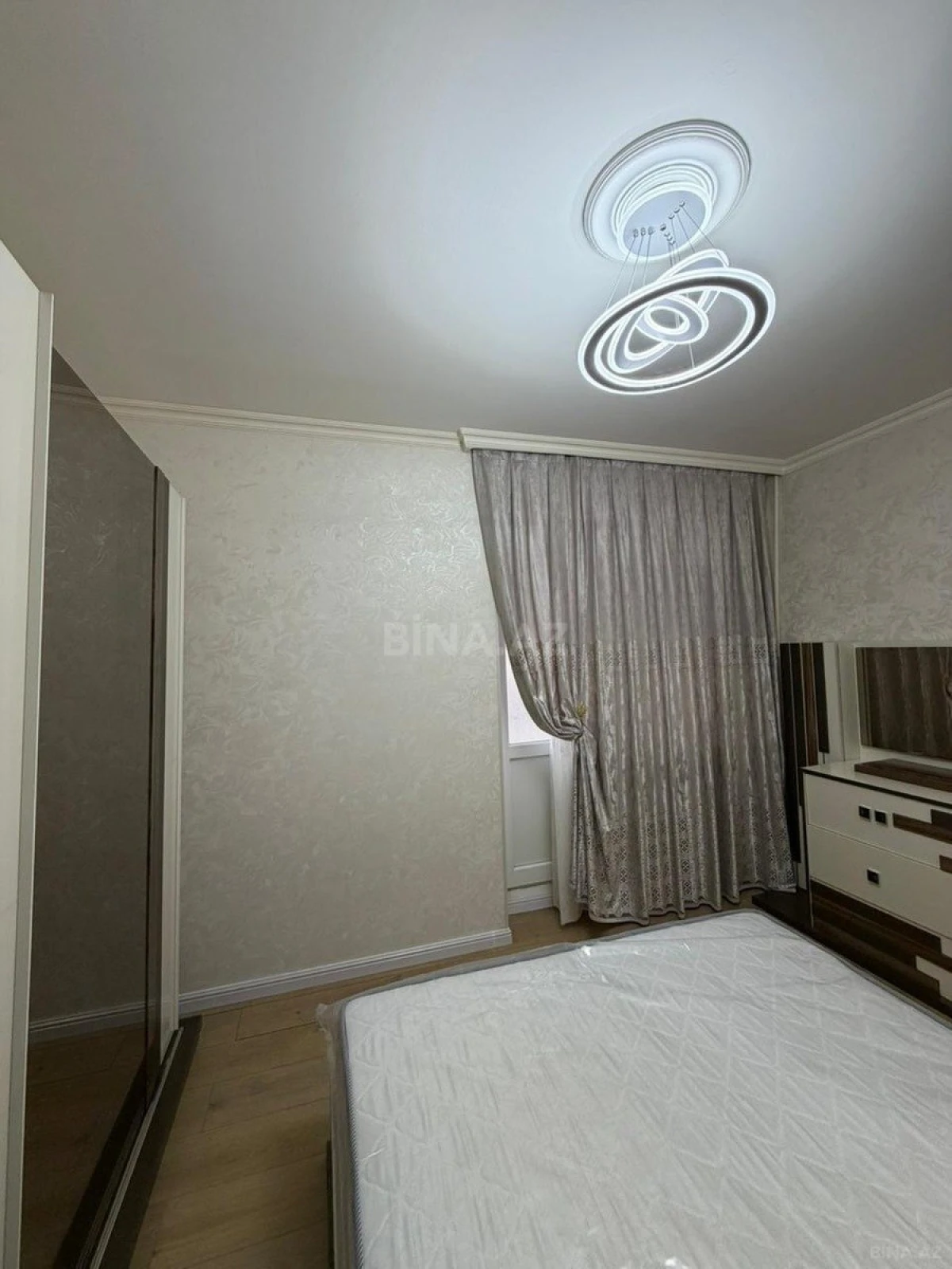 Satılır 2 otaqlı mənzil 65 m²
