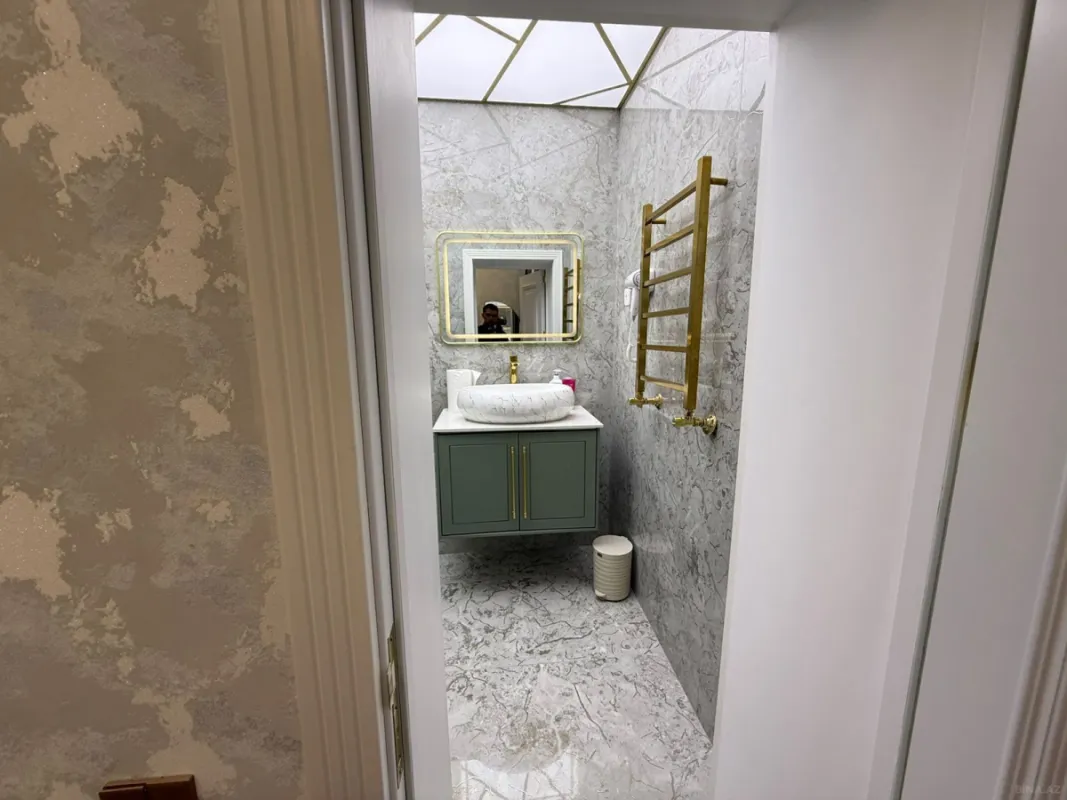 Satılır 3 otaqlı mənzil 160 m²