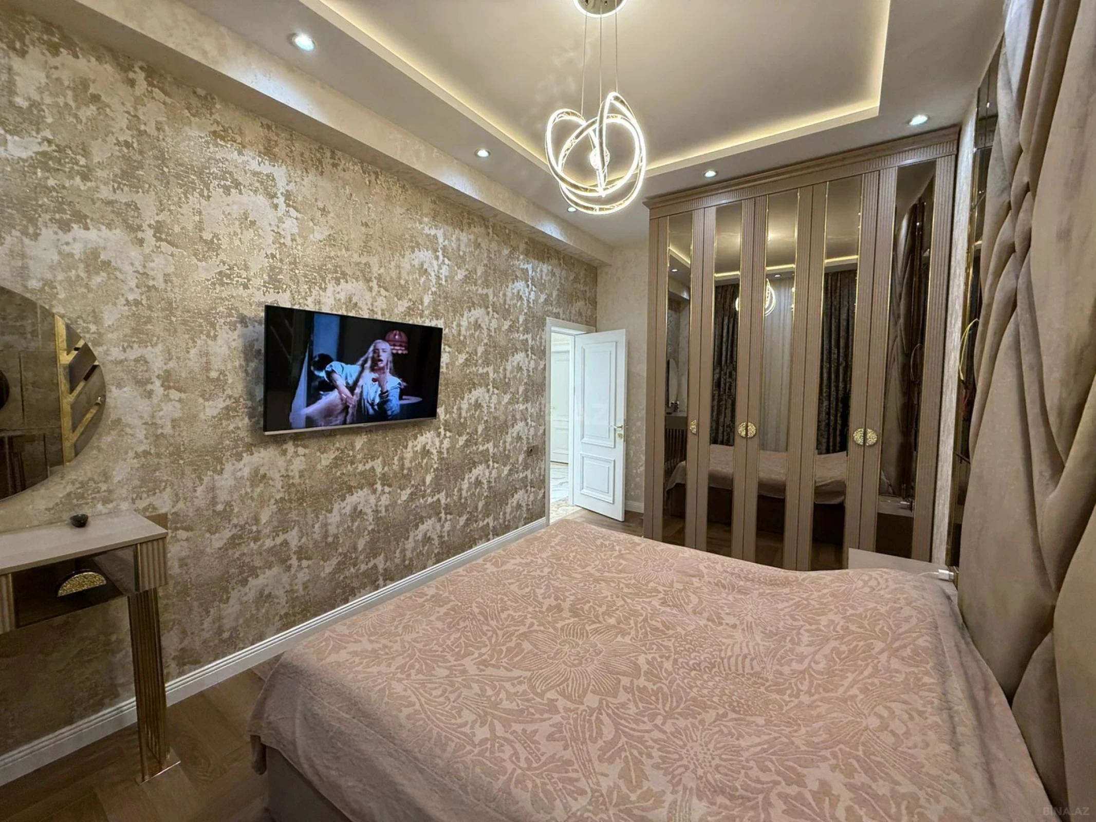 Satılır 3 otaqlı mənzil 160 m²