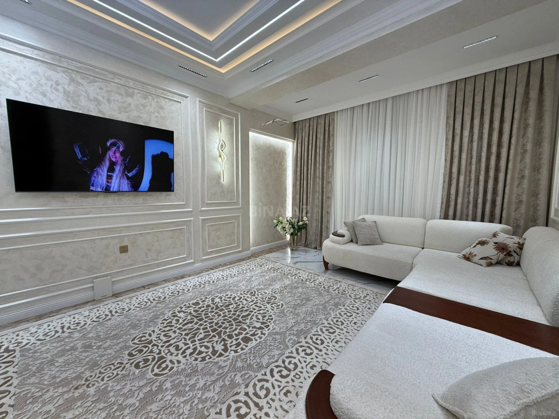 Satılır 3 otaqlı mənzil 160 m²