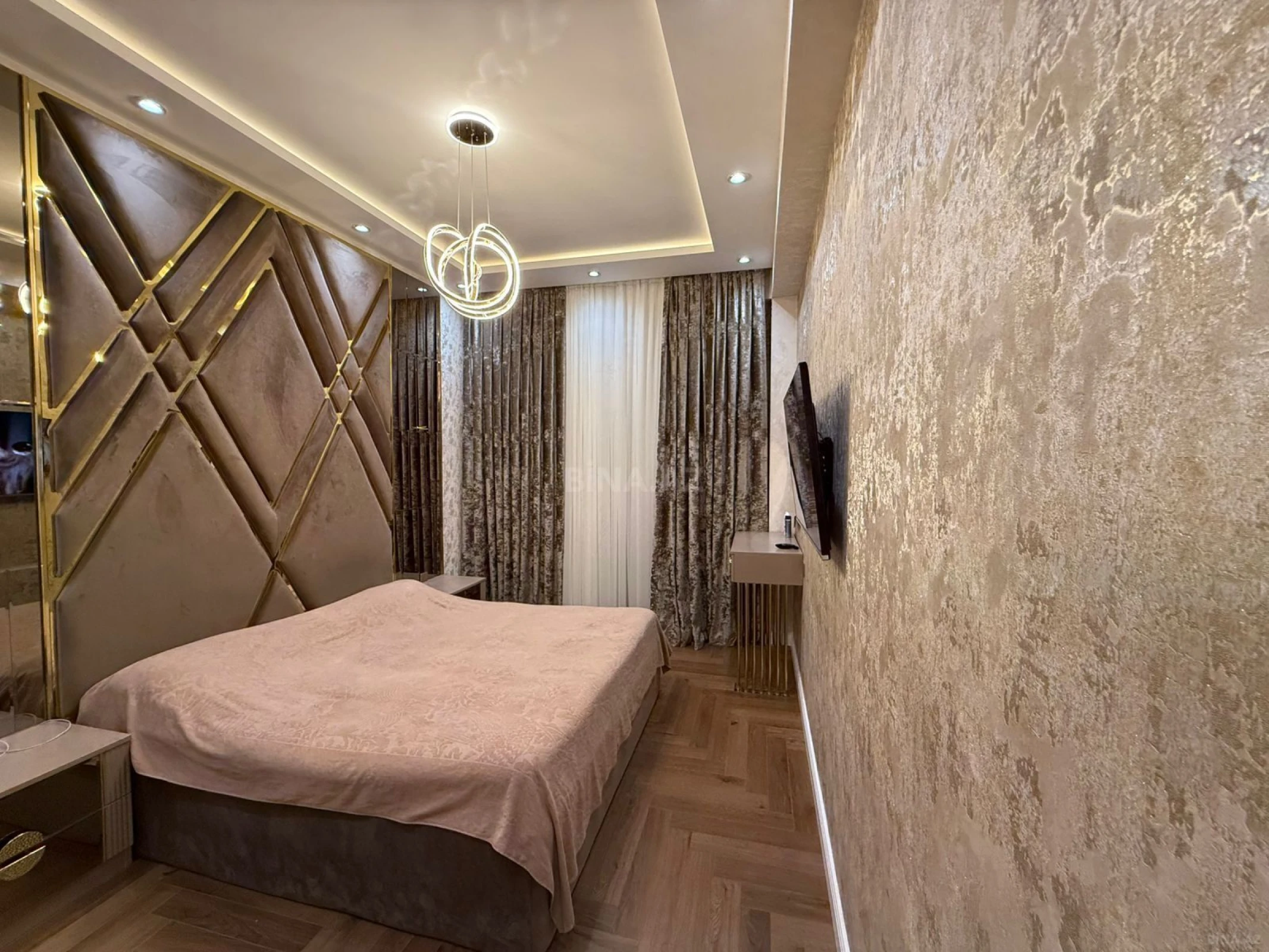 Satılır 3 otaqlı mənzil 160 m²