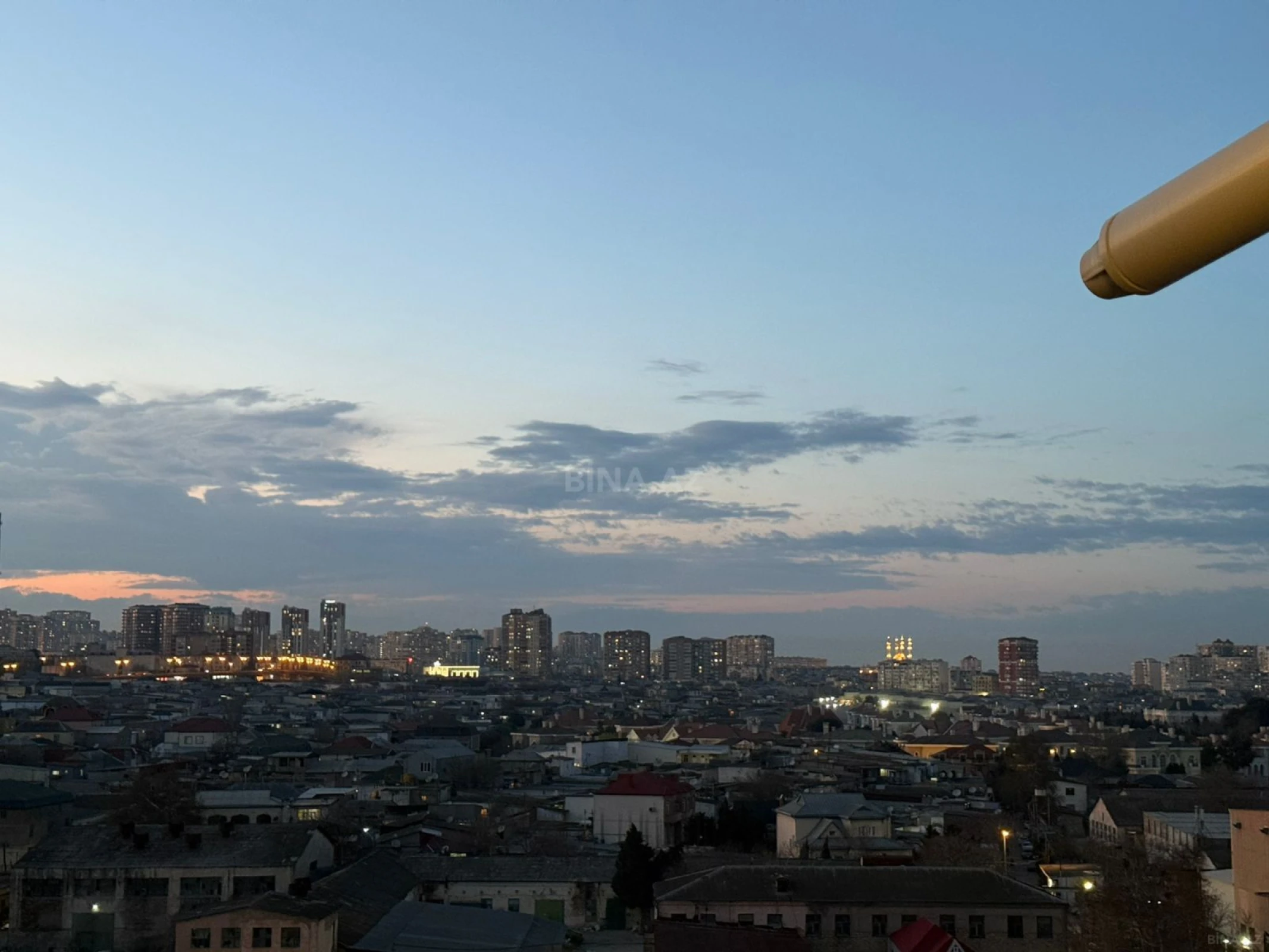 Satılır 3 otaqlı mənzil 160 m²