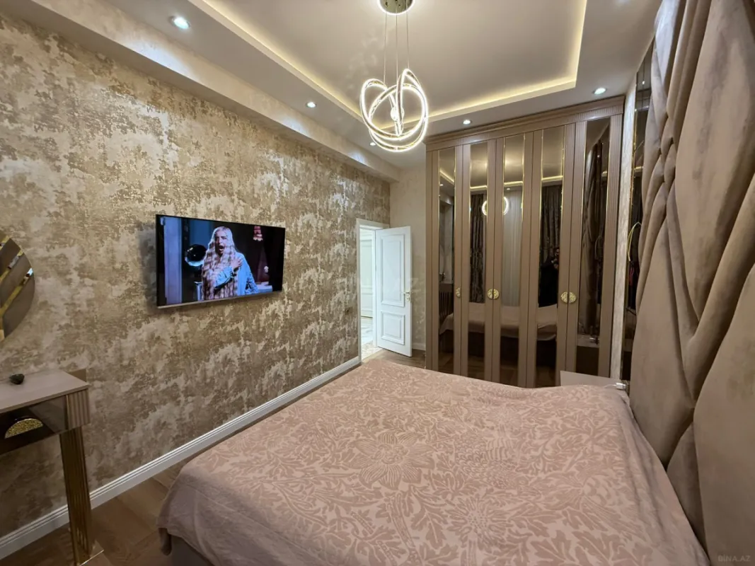 Satılır 3 otaqlı mənzil 160 m²