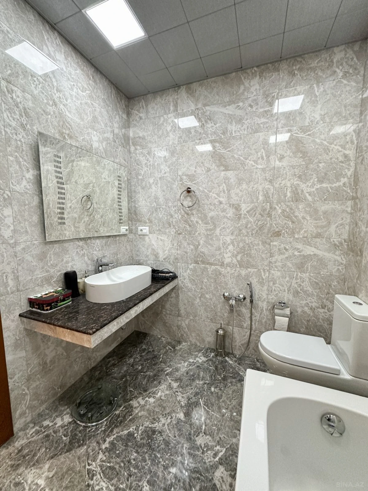 Satılır 3 otaqlı mənzil 155 m²