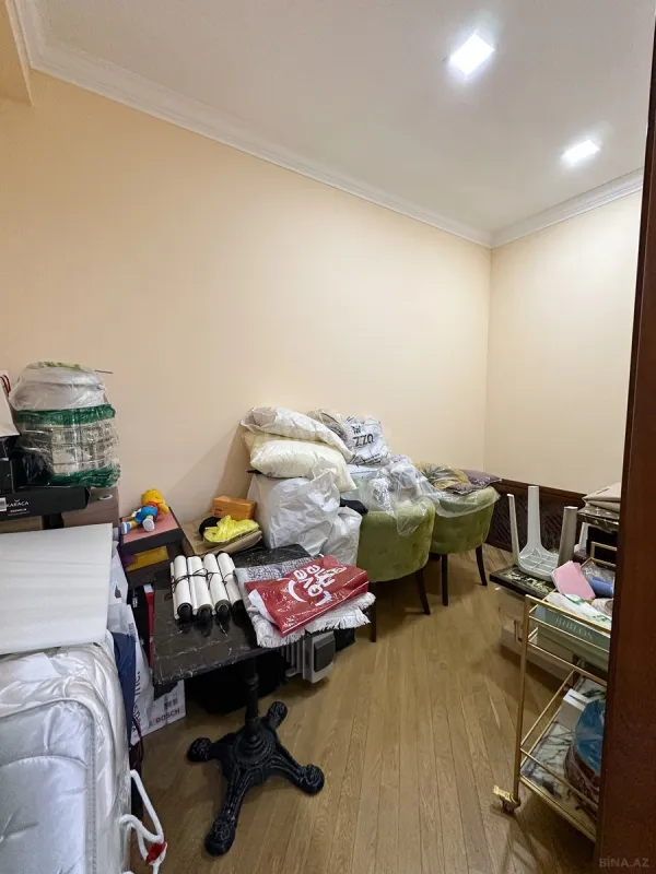Satılır 3 otaqlı mənzil 155 m²