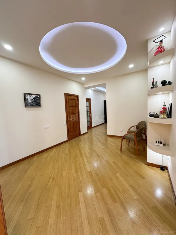 Satılır 3 otaqlı mənzil 155 m²
