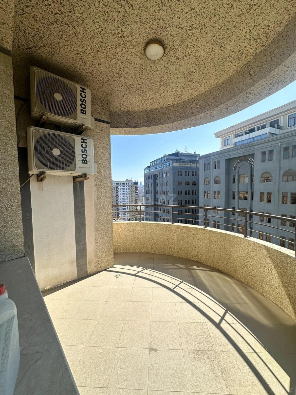 Satılır 3 otaqlı mənzil 155 m²