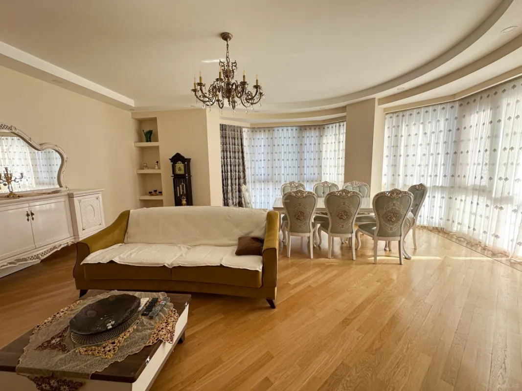 Satılır 3 otaqlı mənzil 155 m²