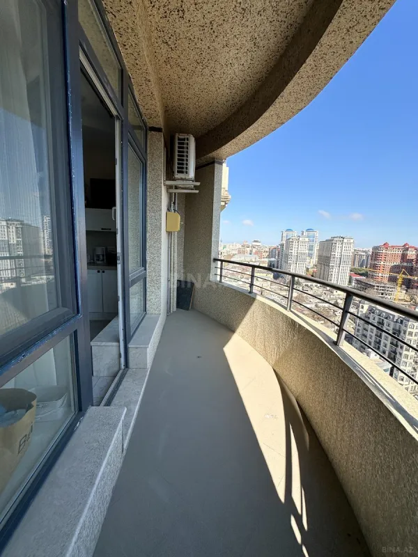 Satılır 3 otaqlı mənzil 155 m²