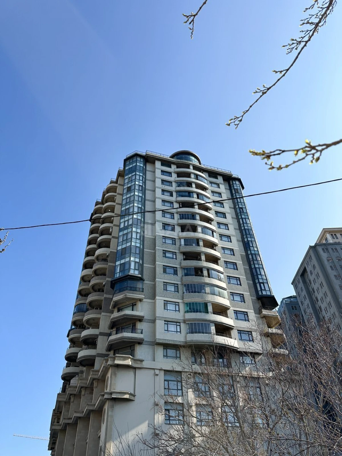 Satılır 3 otaqlı mənzil 155 m²