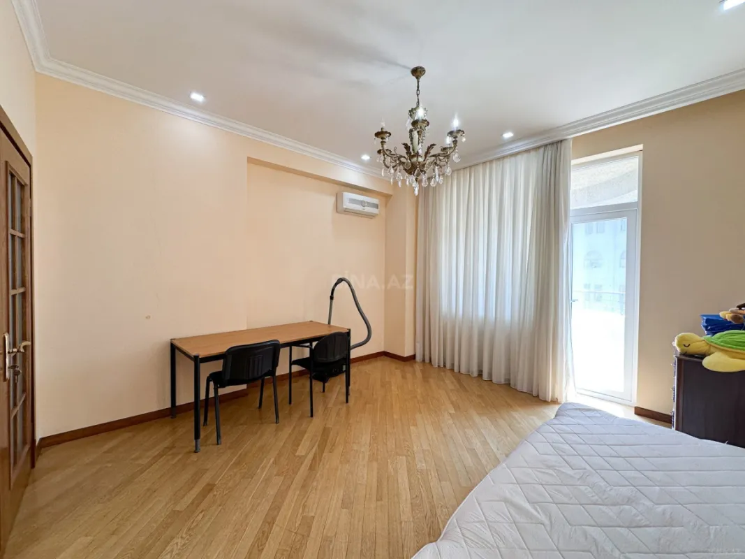 Satılır 3 otaqlı mənzil 155 m²