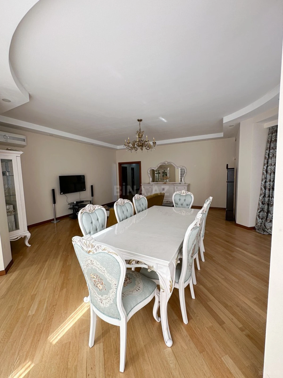 Satılır 3 otaqlı mənzil 155 m²