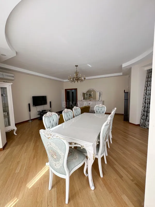 Satılır 3 otaqlı mənzil 155 m²