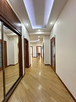 Satılır 3 otaqlı mənzil 155 m²