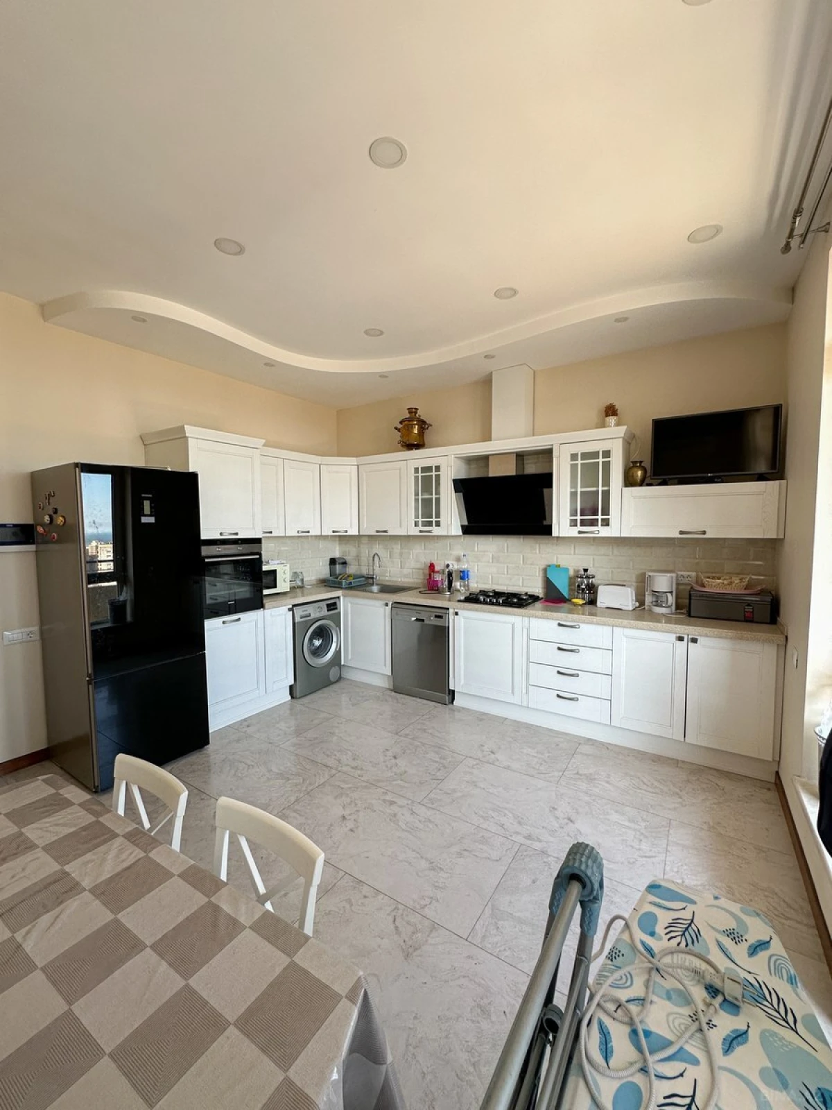 Satılır 3 otaqlı mənzil 155 m²