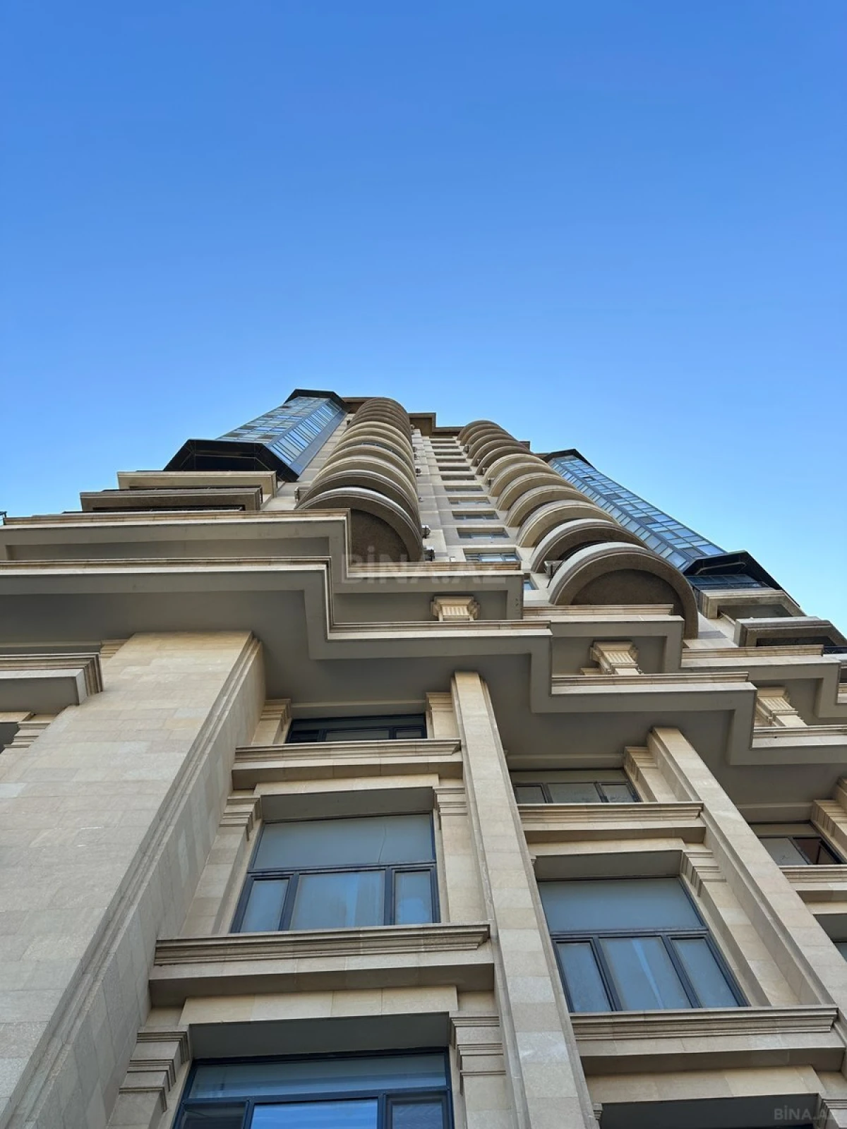 Satılır 3 otaqlı mənzil 155 m²