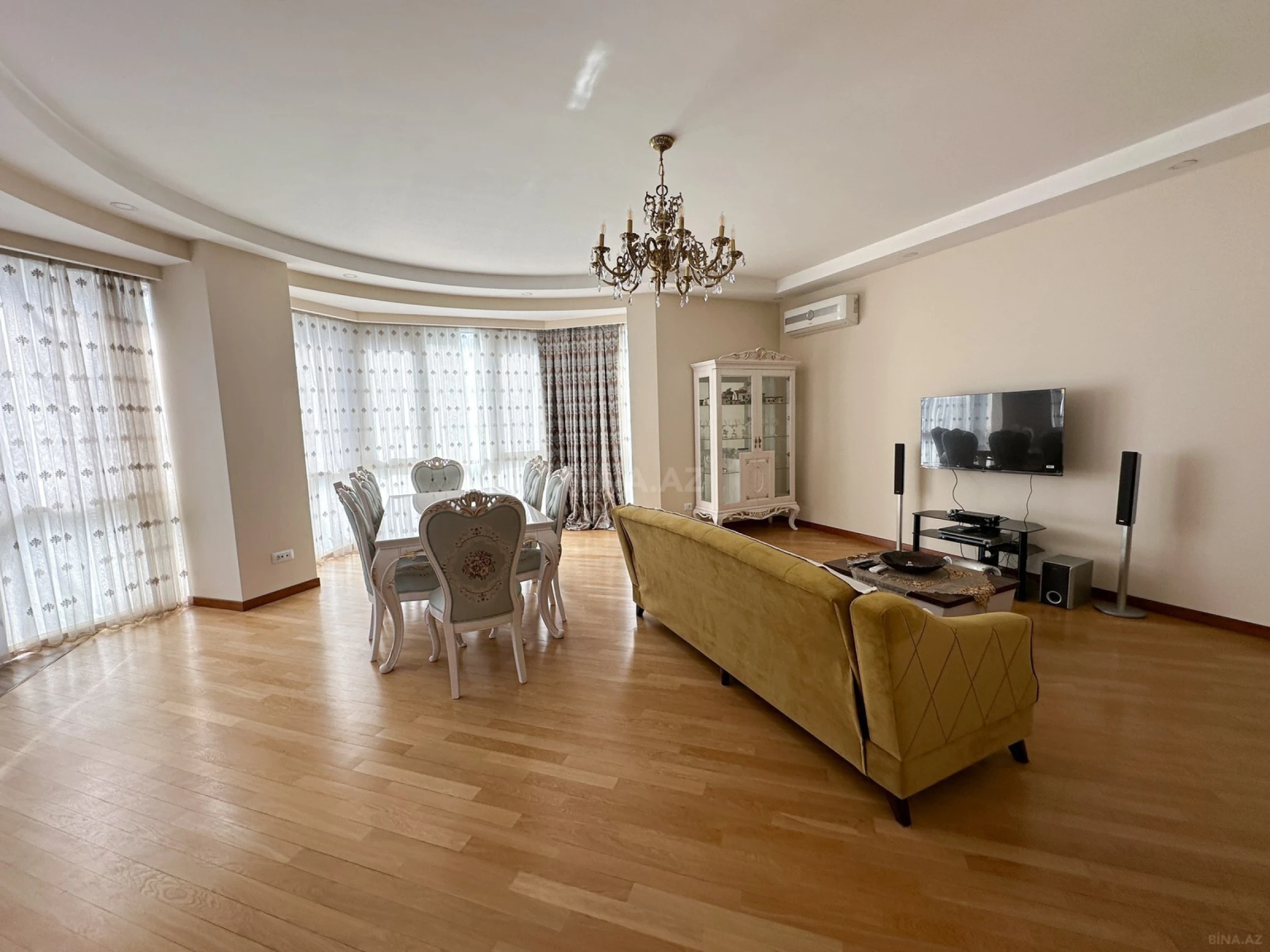 Satılır 3 otaqlı mənzil 155 m²