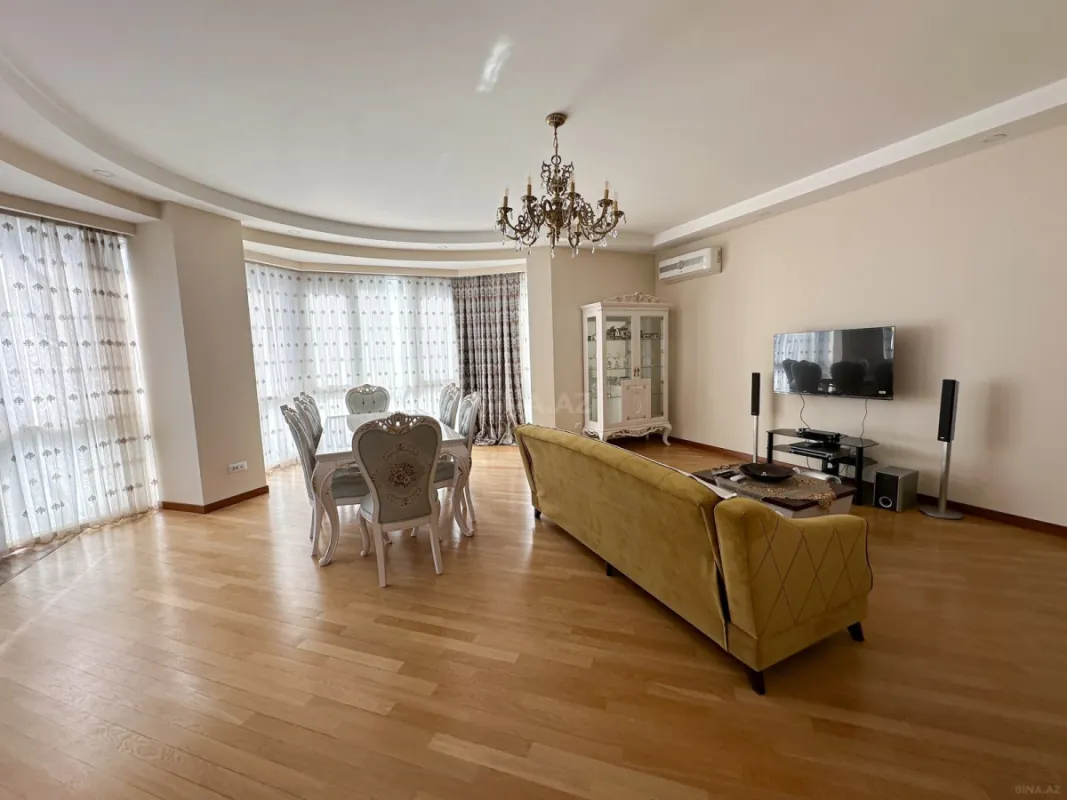 Satılır 3 otaqlı mənzil 155 m²