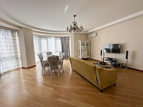 Satılır 3 otaqlı mənzil 155 m²