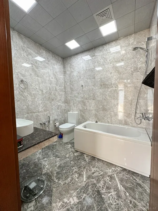 Satılır 3 otaqlı mənzil 155 m²