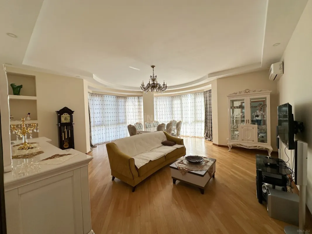 Satılır 3 otaqlı mənzil 155 m²