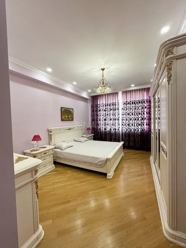 Satılır 3 otaqlı mənzil 155 m²