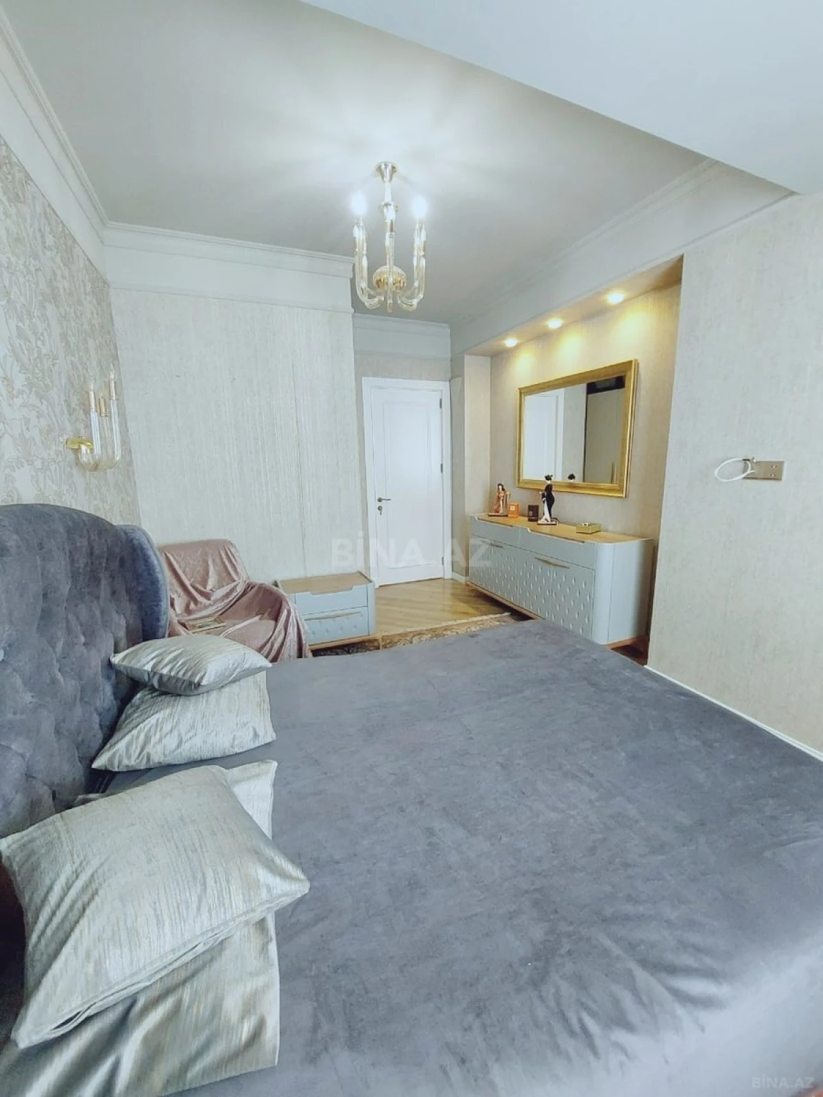 Satılır 4 otaqlı mənzil 100 m²