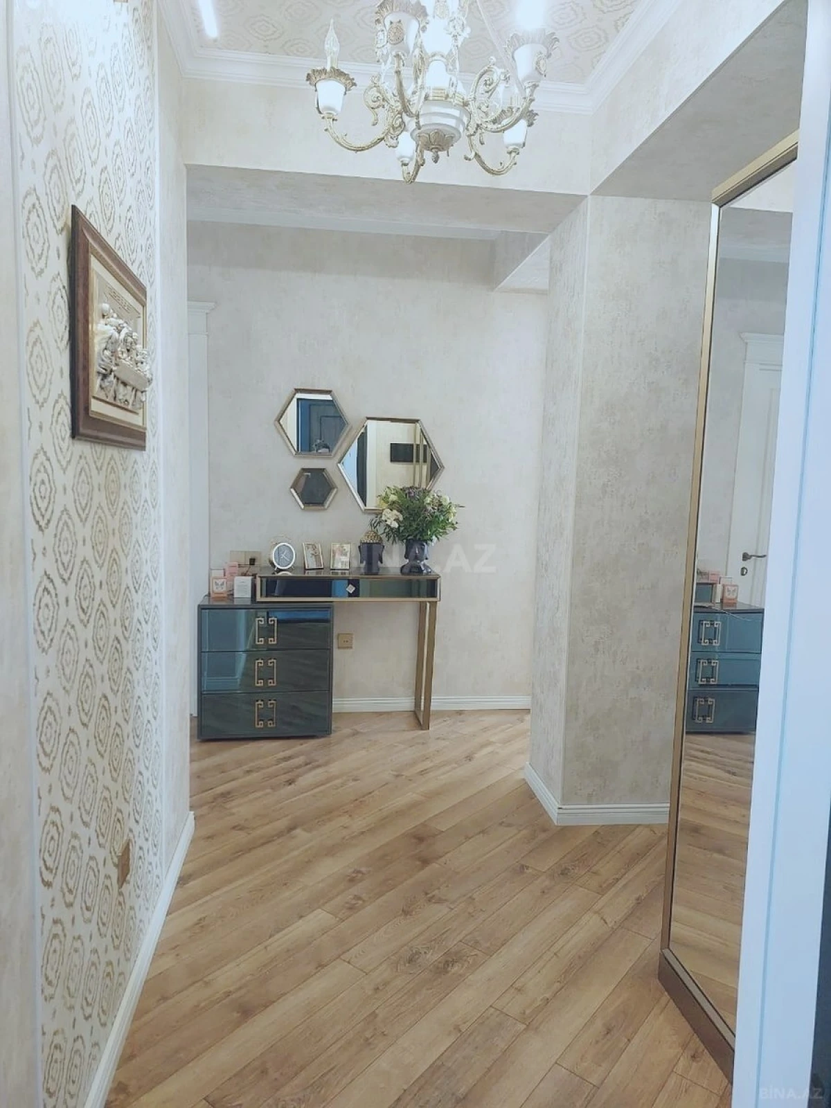 Satılır 4 otaqlı mənzil 100 m²