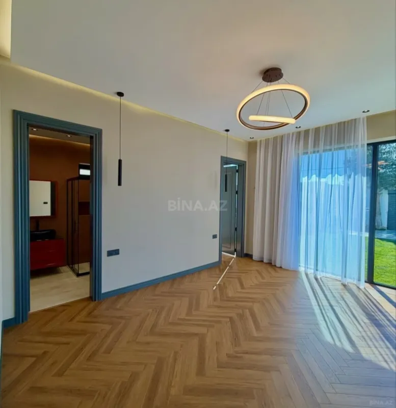 Satılır 5 otaqlı həyət evi 250 m²