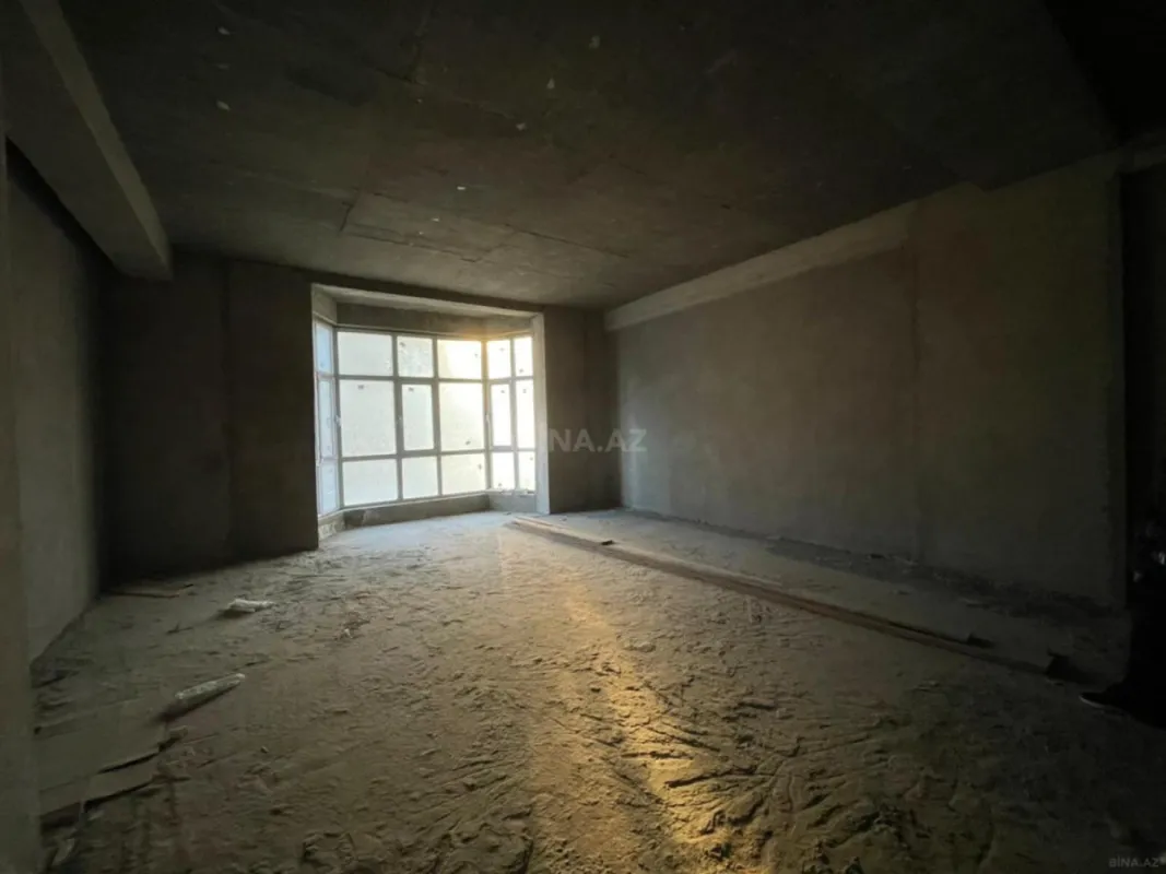 Satılır 4 otaqlı mənzil 210 m²