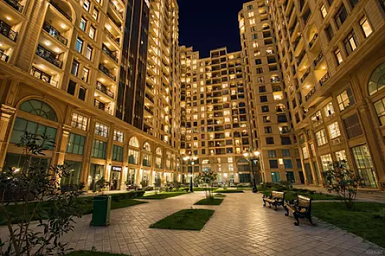 Satılır 4 otaqlı mənzil 210 m²