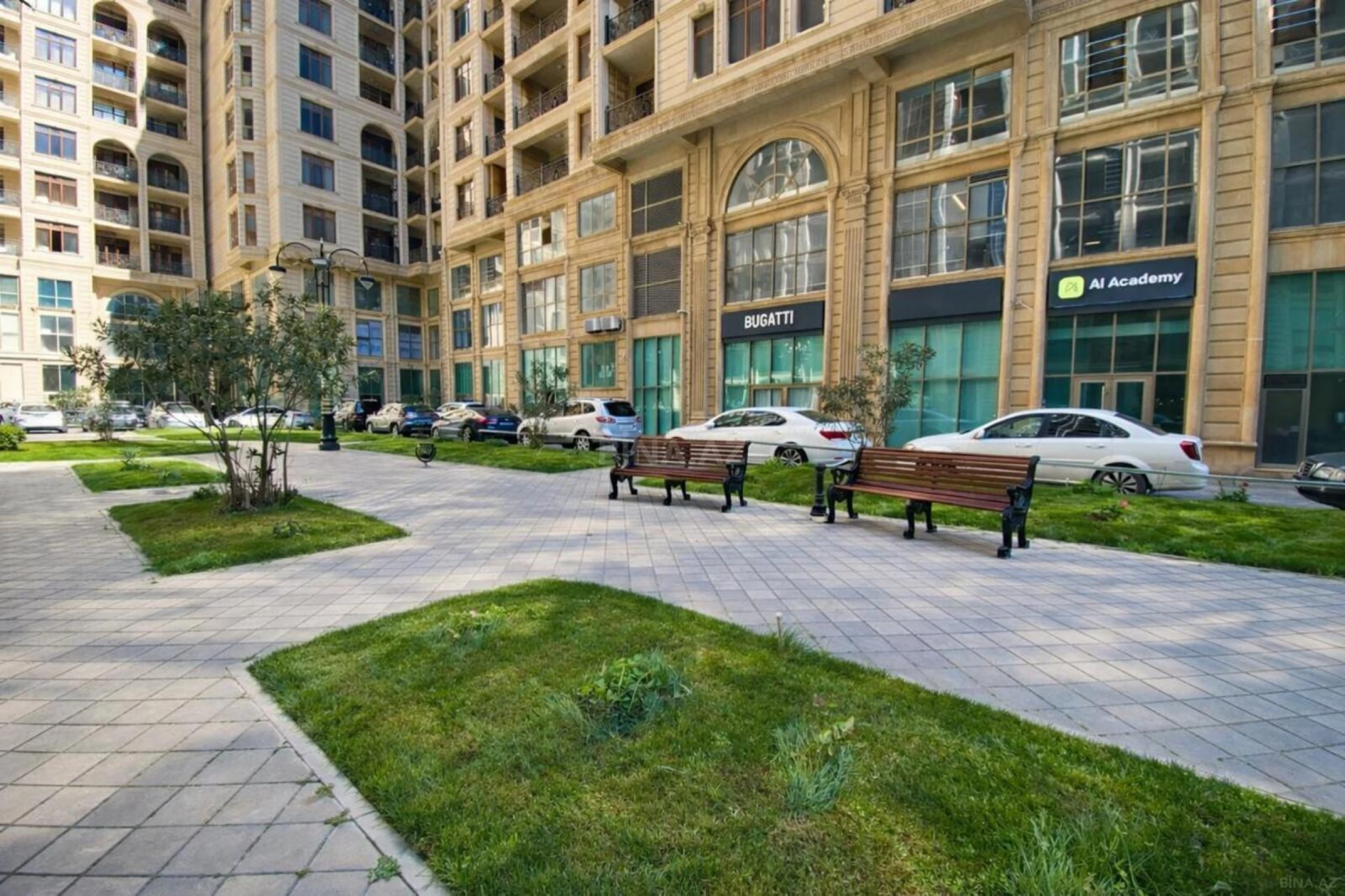 Satılır 4 otaqlı mənzil 210 m²