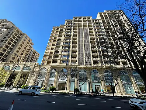 Satılır 4 otaqlı mənzil 210 m²