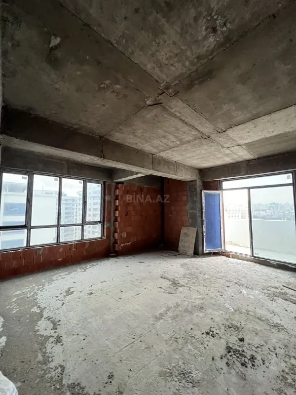 Satılır 4 otaqlı mənzil 185 m²