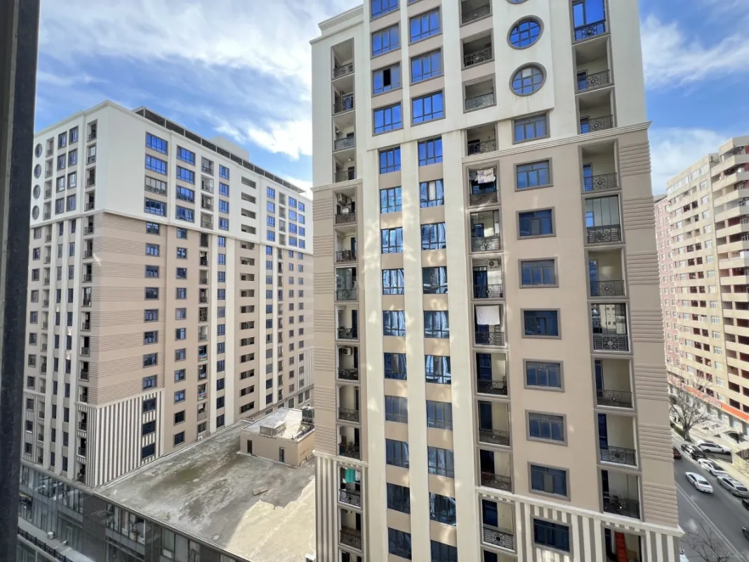 Satılır 4 otaqlı mənzil 185 m²