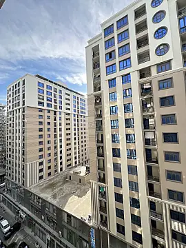 Satılır 4 otaqlı mənzil 185 m²
