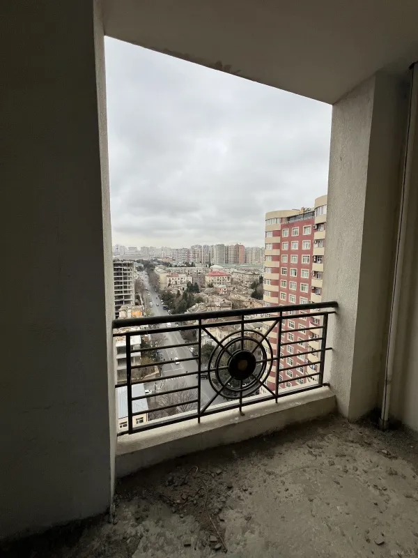 Satılır 4 otaqlı mənzil 185 m²