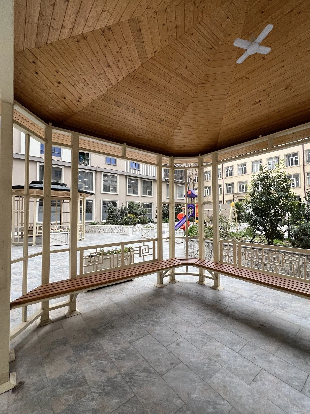 Satılır 4 otaqlı mənzil 185 m²