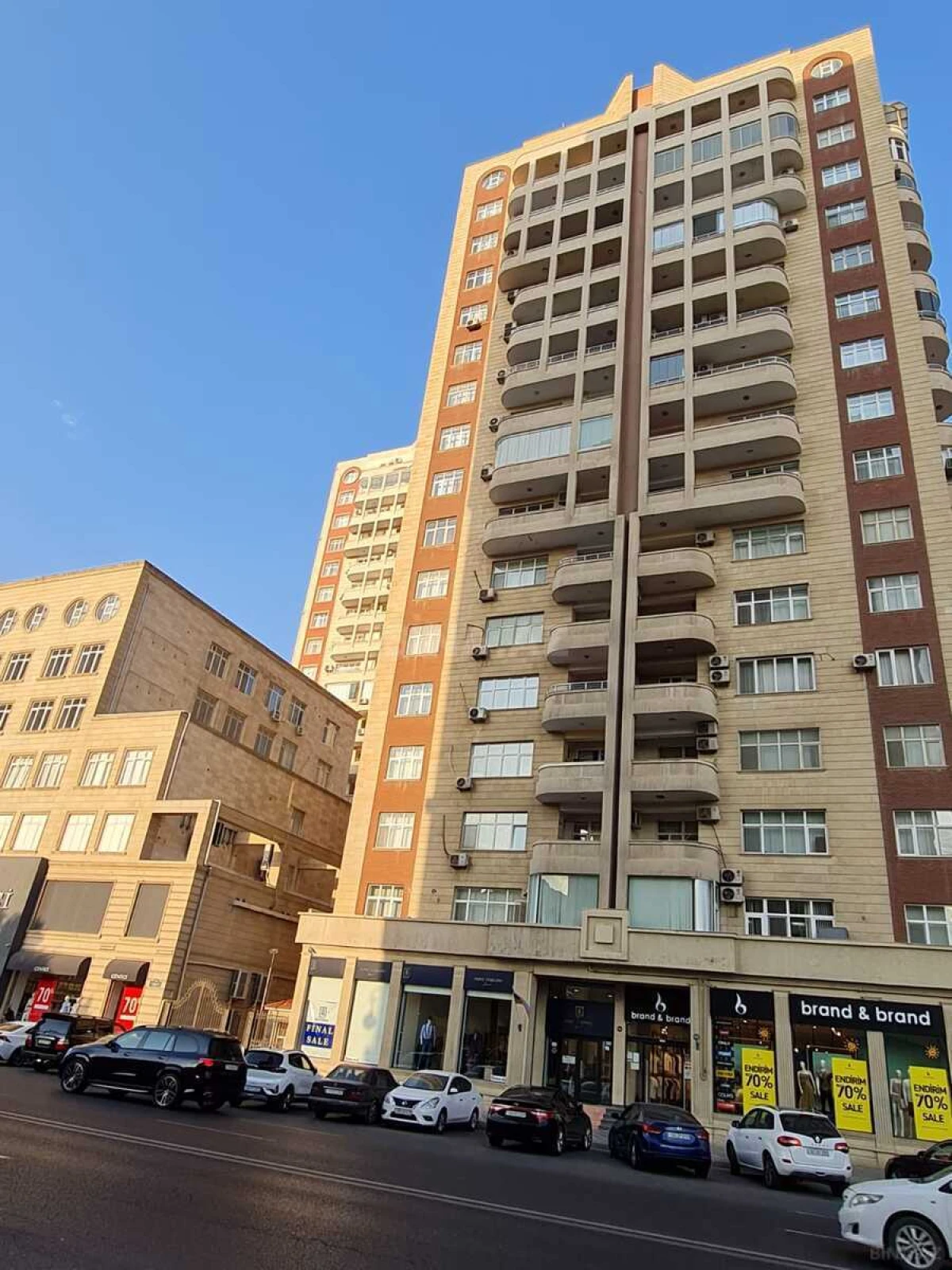 Satılır 4 otaqlı mənzil 147 m²