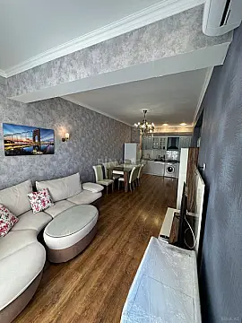 Kirayə verilir 2 otaqlı mənzil 67 m²