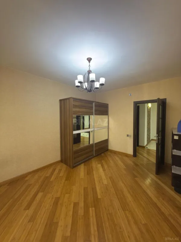 Satılır 4 otaqlı mənzil 165 m²